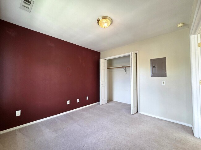 Building Photo - 2940 W Villard St