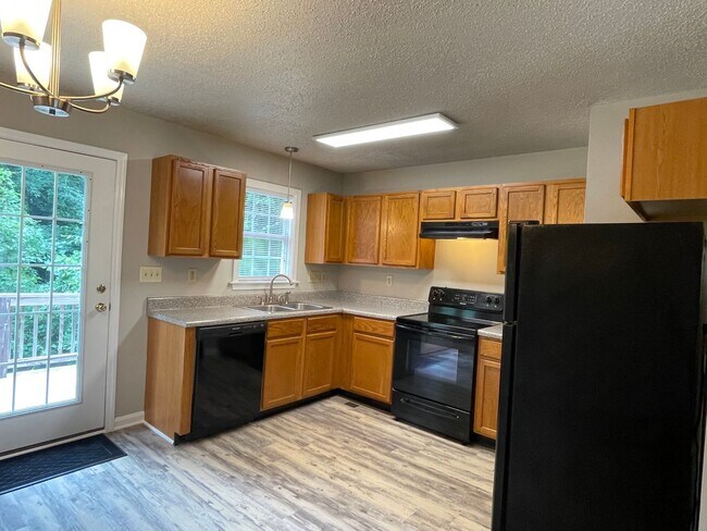 Building Photo - SW Updated Home - Wood Laminate Flooring, Front Porch & Deck!