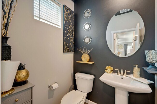 Building Photo - Newly Built Townhome 4bd 2.5ba