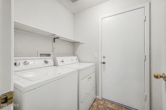 Building Photo - 9969 W MacKenzie Dr