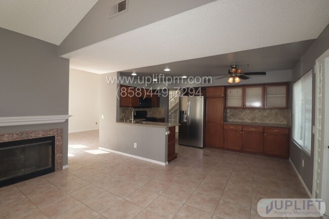 Building Photo - Spacious 3-Bedroom Pool Home in Oceanside ...