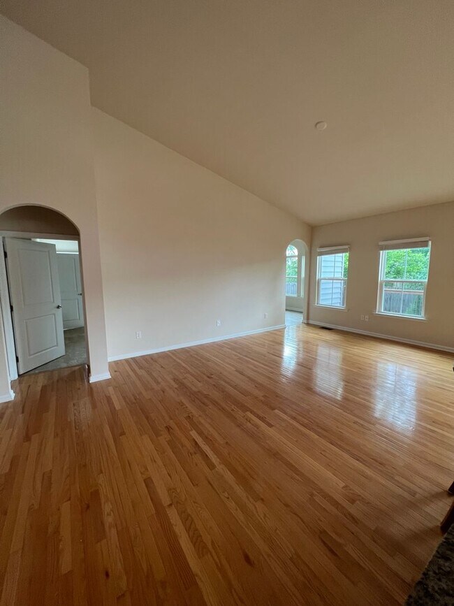 Building Photo - 965 Eagle Pl