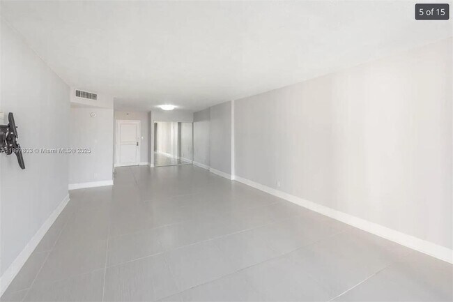 Building Photo - 18151 NE 31st Ct