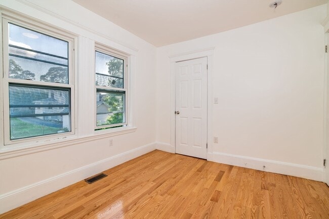 Building Photo - 135 Safford St