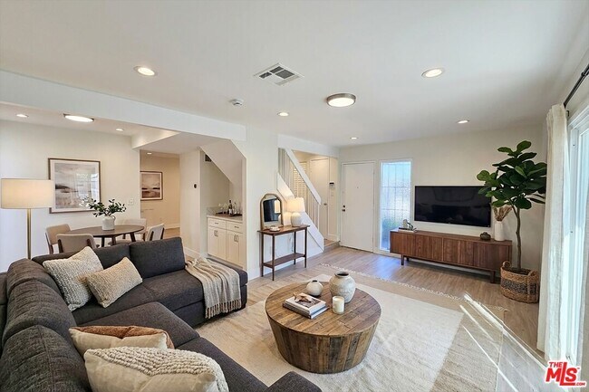 Building Photo - 126 Casuda Canyon Dr