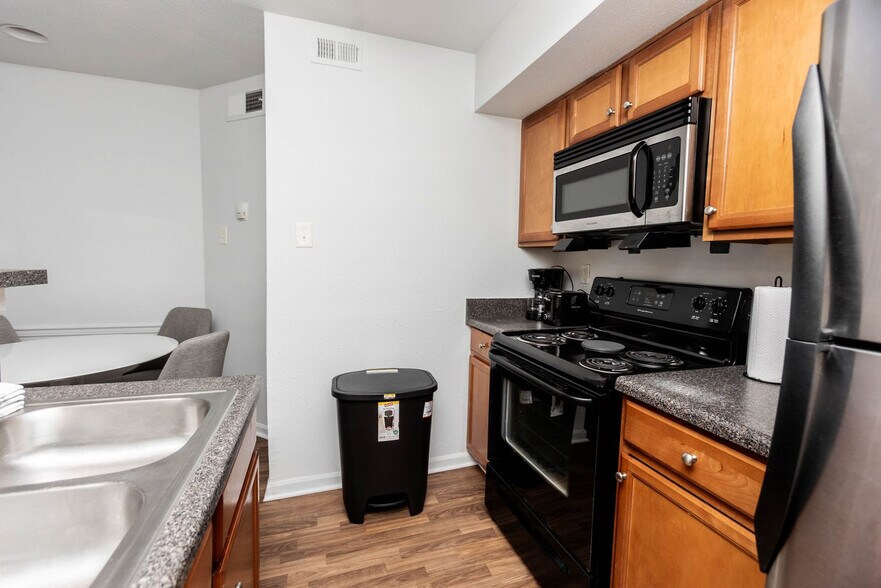 Building Photo - 108 Garris Dr