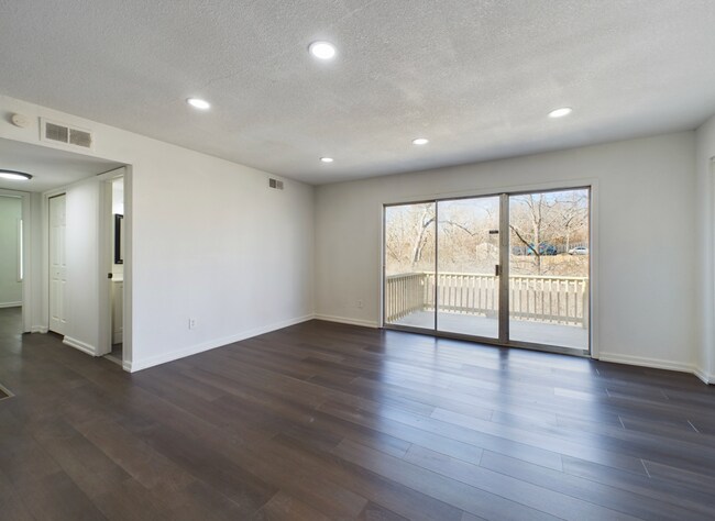 Building Photo - 8600 Countryshire Ln