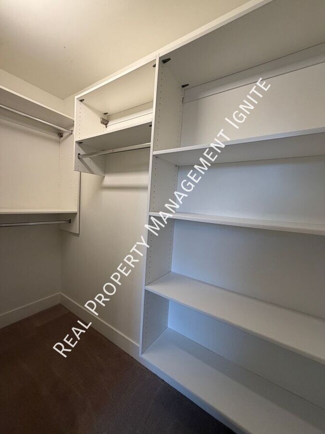 Building Photo - 1650 NW Lewis St