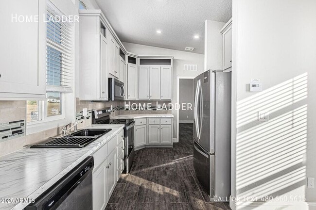 Building Photo - 32567 W Santa Cruz Ave