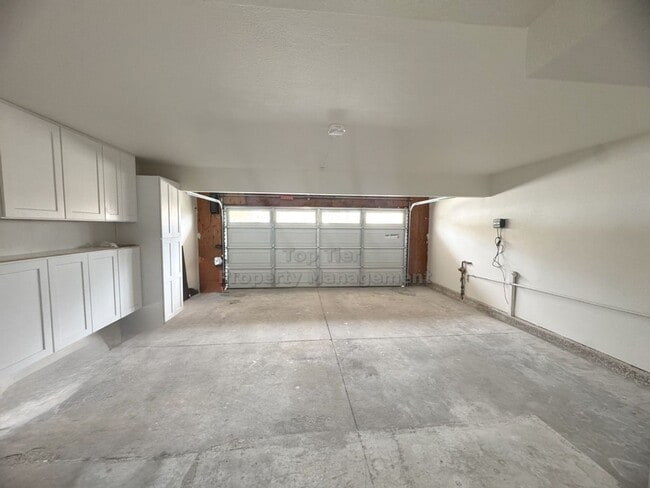 Building Photo - Fully Remodeled 3-Bedroom, 2.5 Bath Home i...