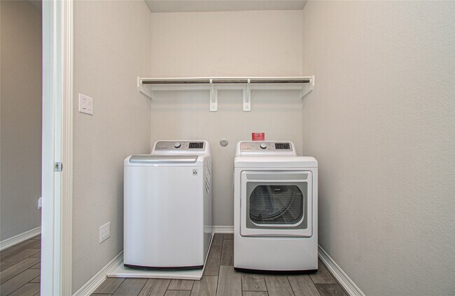 Building Photo - 1705 Bayway Dr