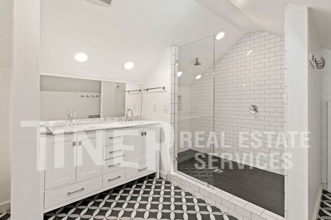 Building Photo - 1321 17th St