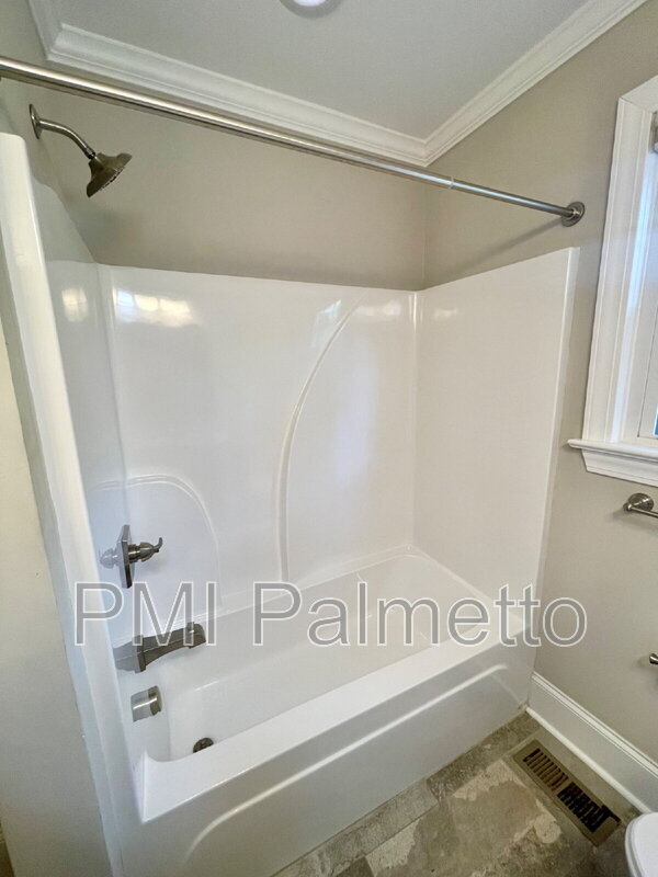 Building Photo - 746 Deerwood St