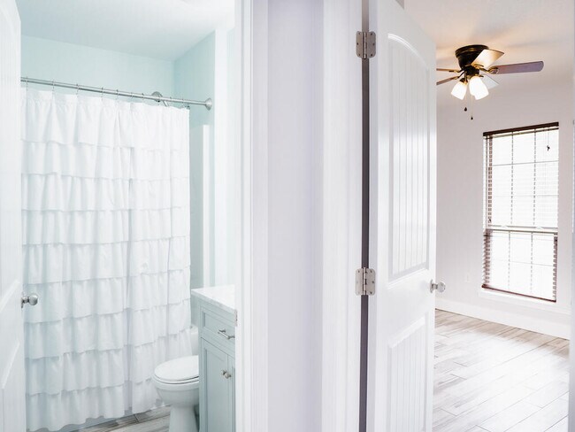 Building Photo - 8261 Sierra St