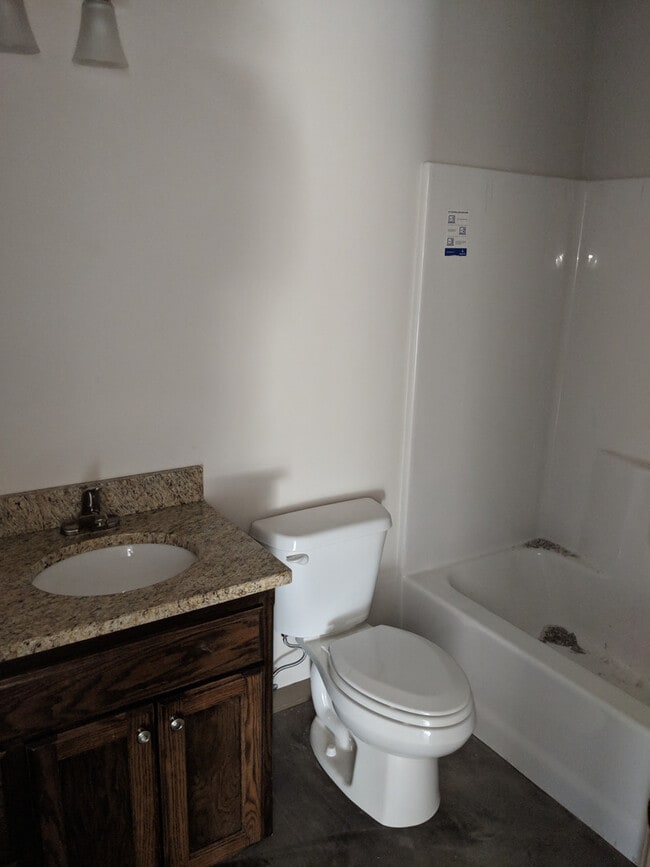 Building Photo - 44 W Center St