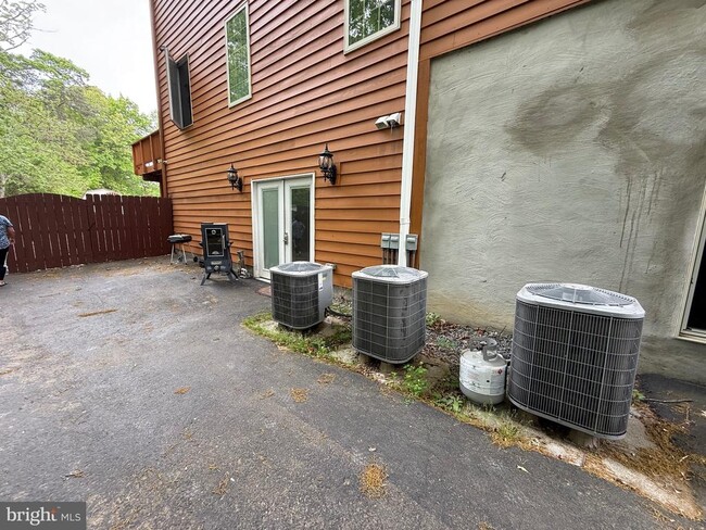 Building Photo - 4027 Bonnie Brae Ct