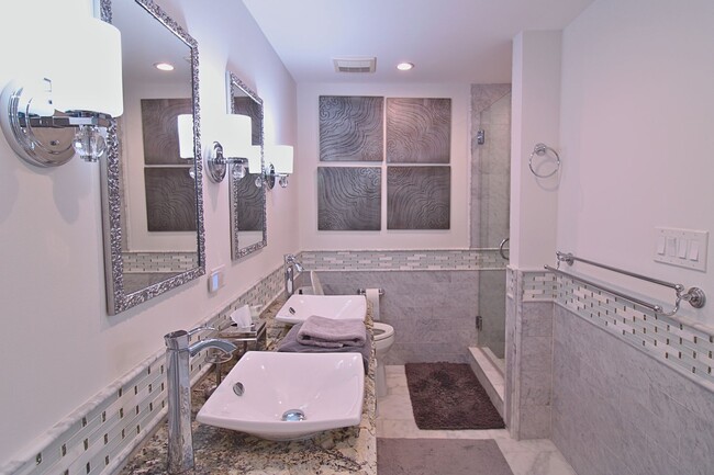 Building Photo - Luxury Living with Breathtaking City Views – Stunning Furnished 3BR/3BA in Bayfront Tower