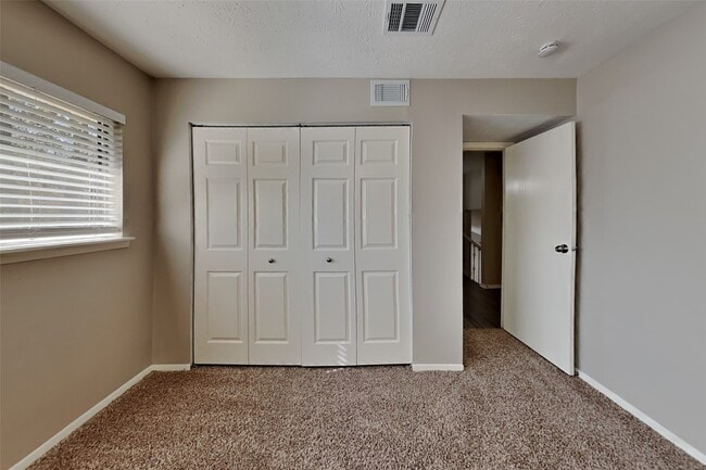 Building Photo - 3206 Birch Creek Dr