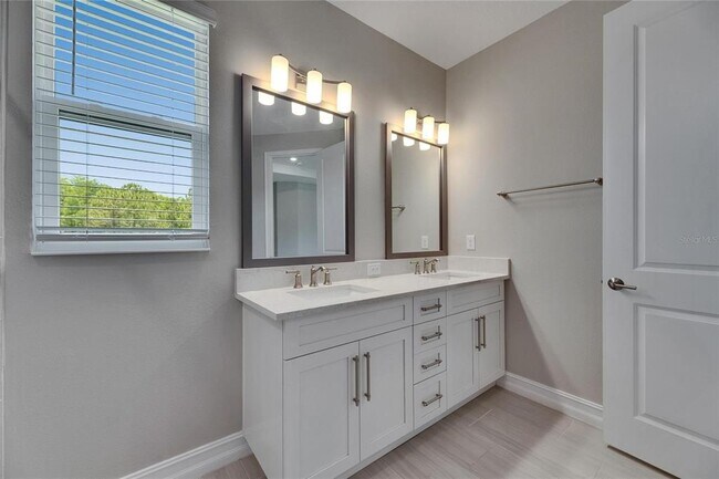 Building Photo - 4899 Isola Ct