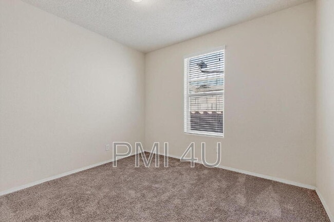 Building Photo - 7110 Overview Rd NE