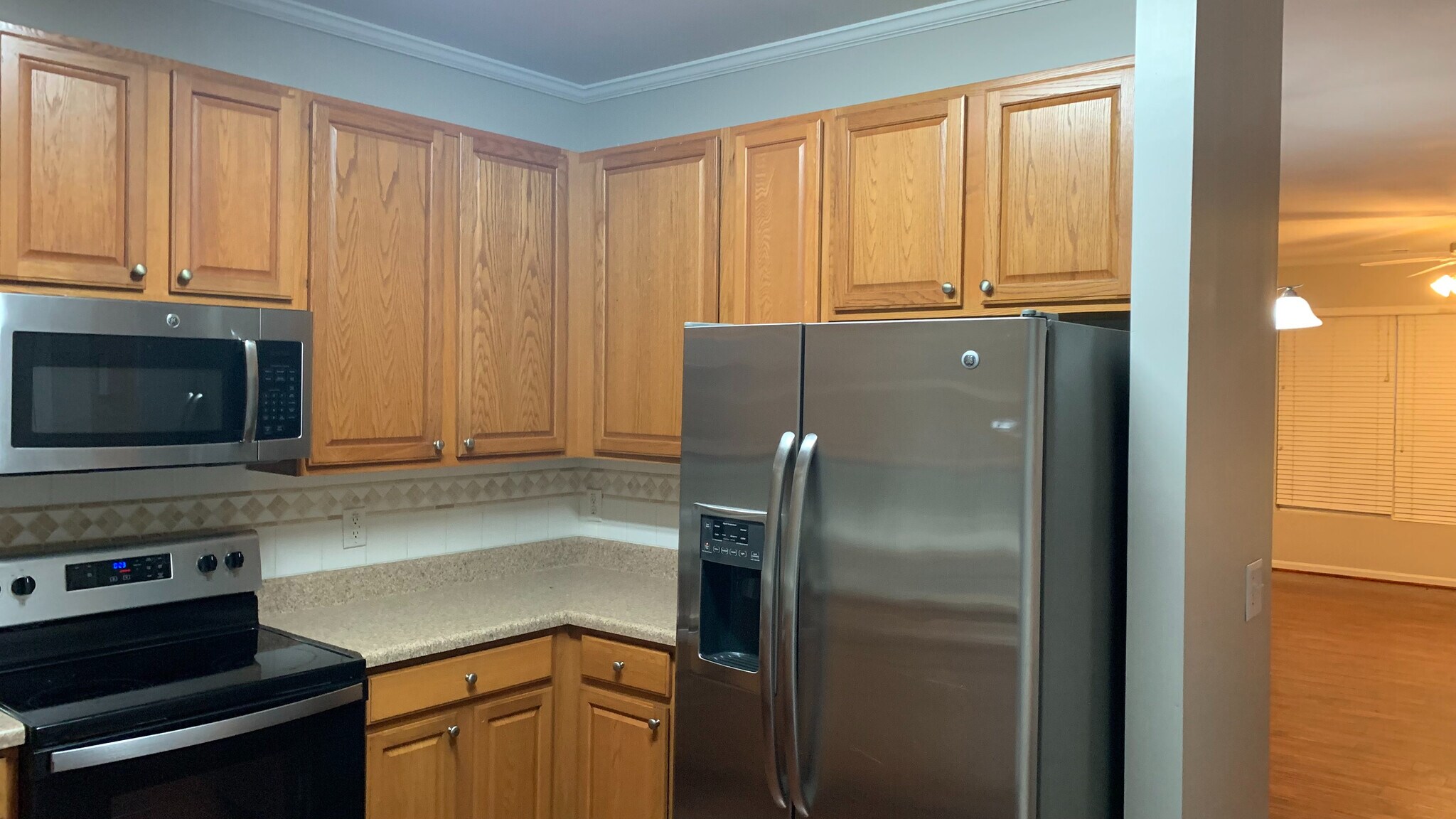 Building Photo - Room in Townhome on Plank Bridge Way