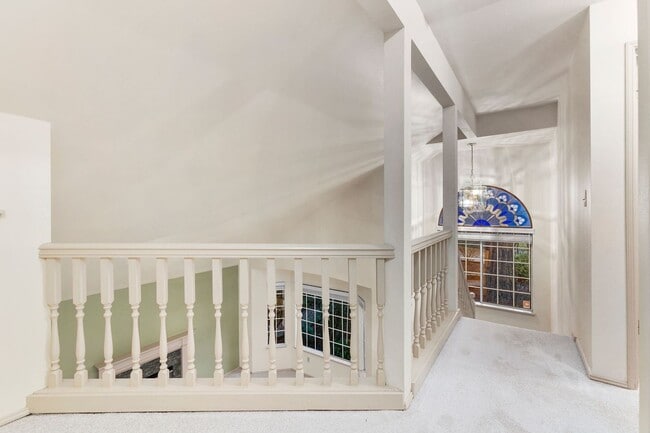 Building Photo - Beautiful 3 Bedroom Home in Bridle Trails