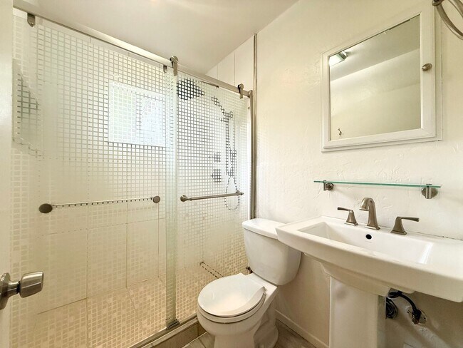 Building Photo - Charming 3 bedroom, 1 bathroom home located just minutes from downtown Prescott.