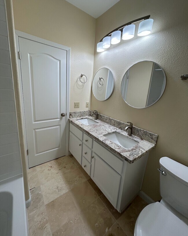 Building Photo - 366 Hollyhock Cir