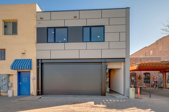Building Photo - Modern Downtown Redmond 2 Bed/1 Bath Apart...