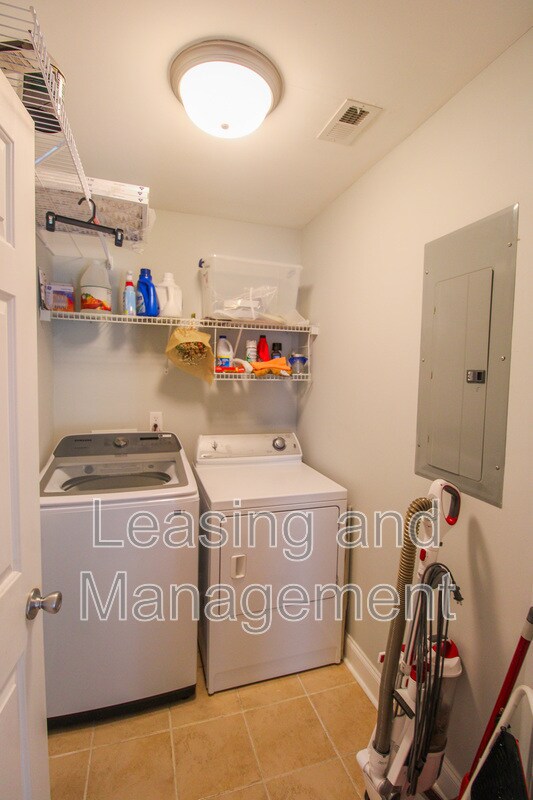 Building Photo - 3259 Walter Dr