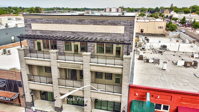 Building Photo - 120 12th Ave S