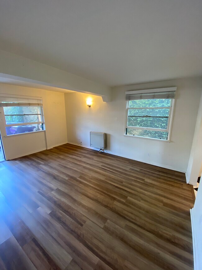 Living room - 777A Freeman Ave