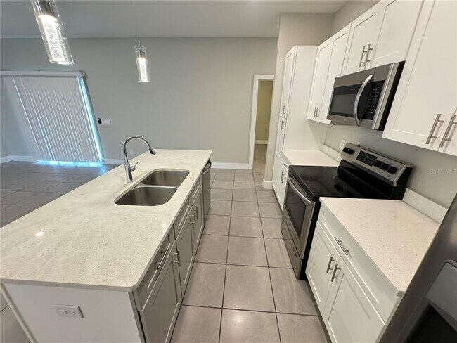 Building Photo - 13 Zinnia Ln