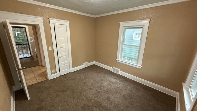 Building Photo - Renovated home
