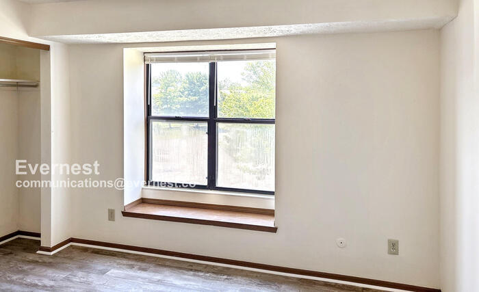 Building Photo - 2705 Greystone Dr
