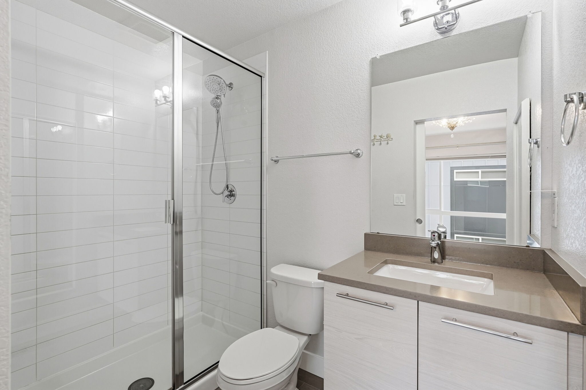 En Suite Master Bathroom - 5528 W 10th Pl