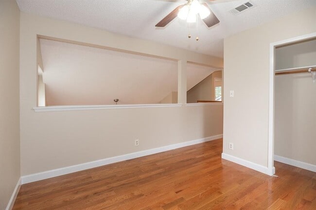 Building Photo - 1004 Kavanagh Dr