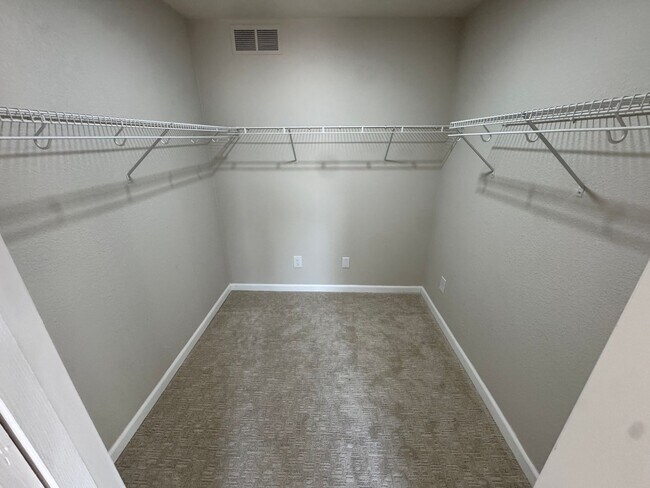 Building Photo - Completely Remodeled Home in Englewood