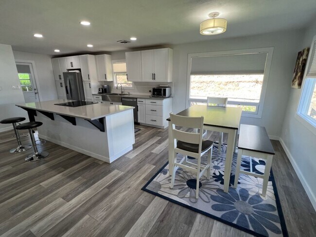 Building Photo - 2322 Fifth St