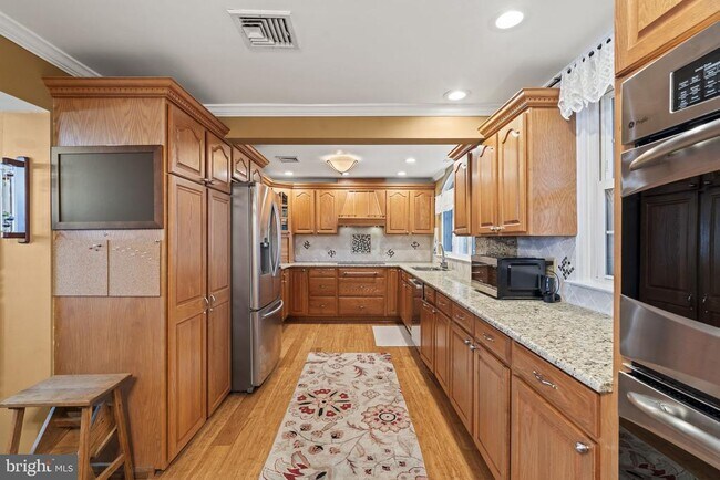 Building Photo - 79 Manor Cir
