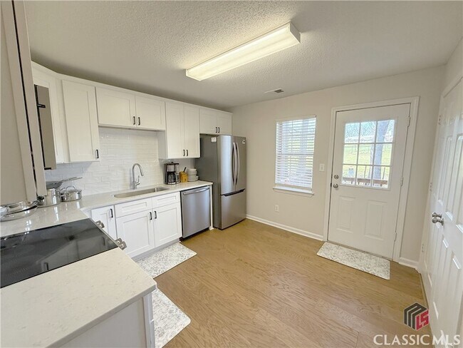 Building Photo - 100 Woodstone Dr