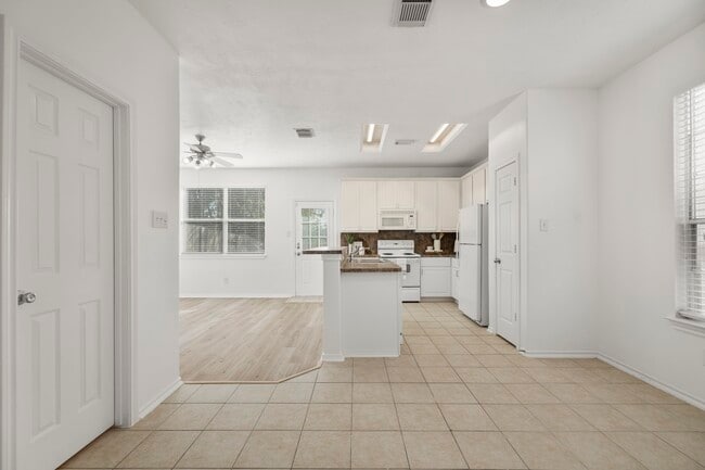 Building Photo - 2911 Hackamore Hollow Ln