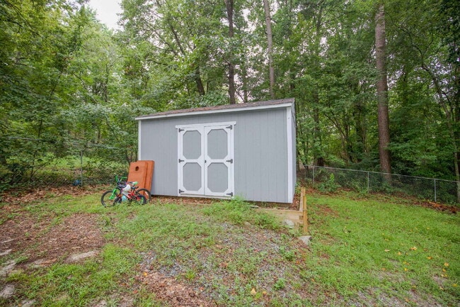 Building Photo - Charming 3 Bedroom, 2,5 Bath home with hug...