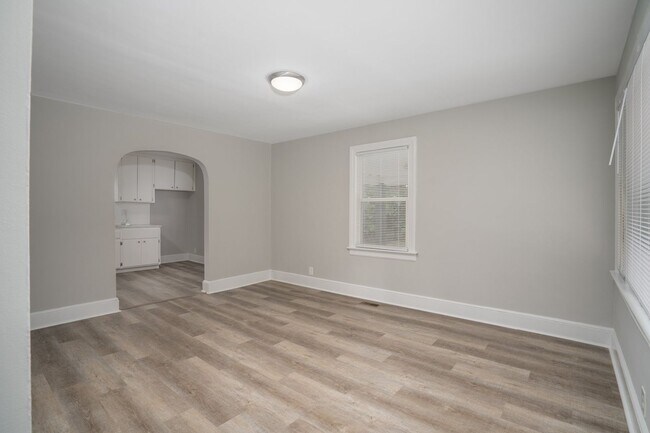 Building Photo - Quiet country living in the middle of it a...