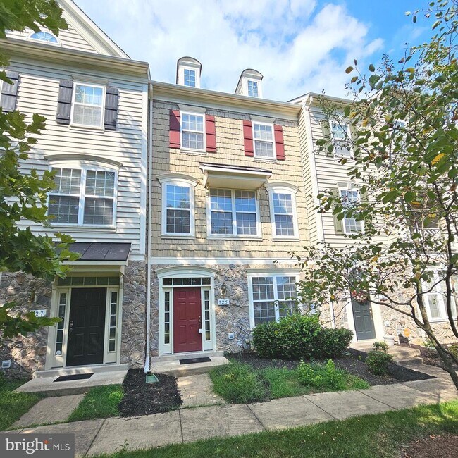 Building Photo - 725 Chevington Ct