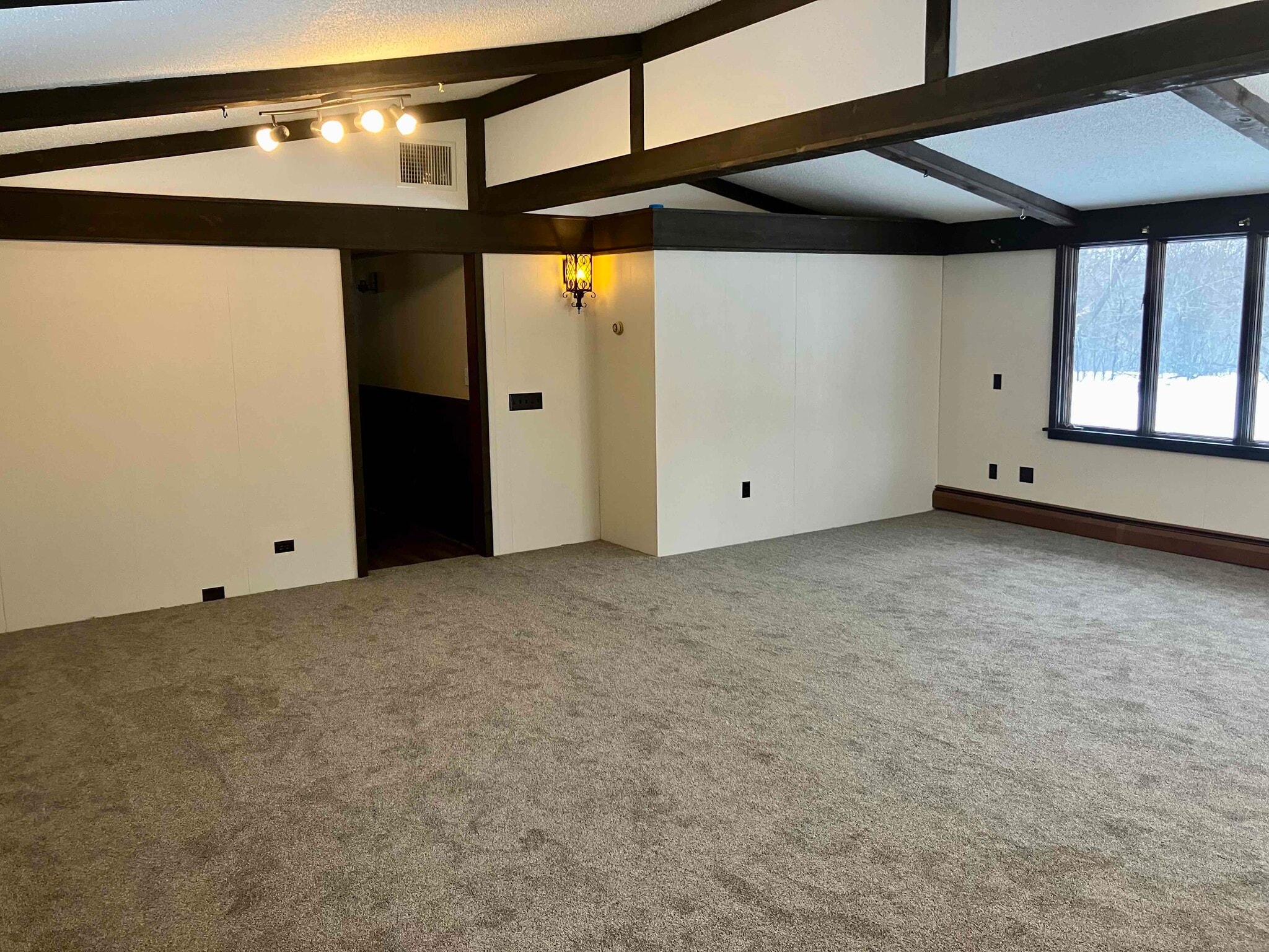 Building Photo - 6751 Geneva Ave S