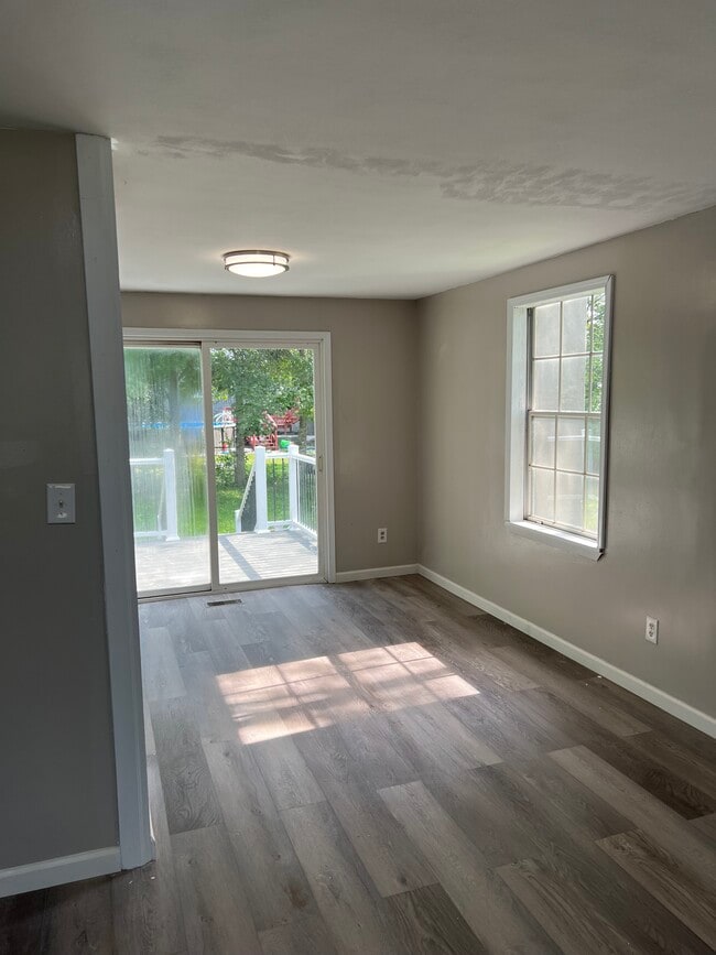 Building Photo - 7441 Farmstead Rd