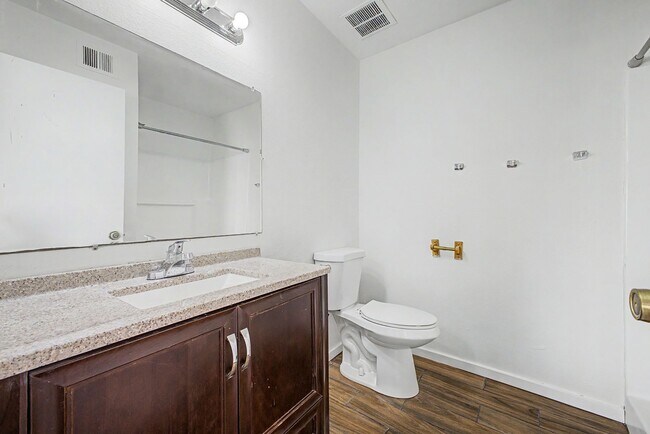 Building Photo - Remodeled 2 bedroom 2 bathroom
