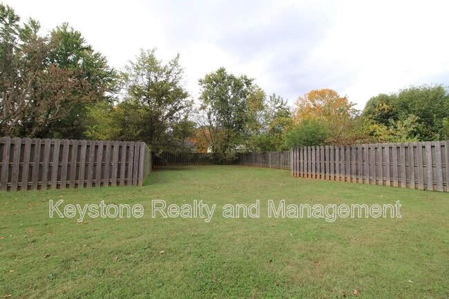 Building Photo - 102 Laurel Cove Dr