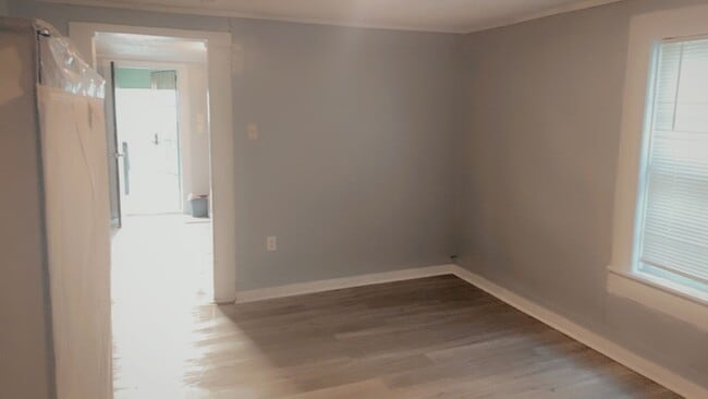Building Photo - 1/2 off 1st Month's Rent   With Approved A...